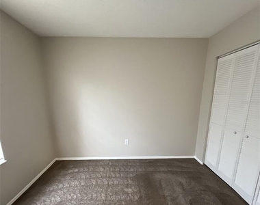 319 Oak Track Drive - Photo Thumbnail 11