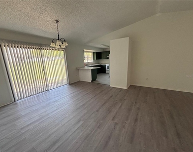 1028 Hickory Road - Photo Thumbnail 4
