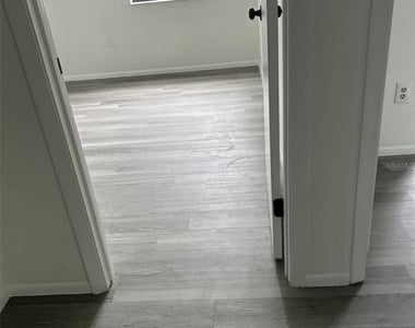 1028 Hickory Road - Photo Thumbnail 11