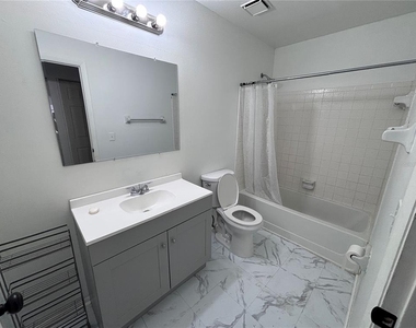1028 Hickory Road - Photo Thumbnail 10