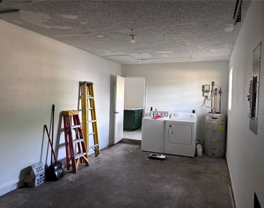 1028 Hickory Road - Photo Thumbnail 15