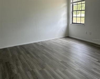 1028 Hickory Road - Photo Thumbnail 13