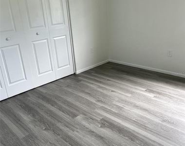 1028 Hickory Road - Photo Thumbnail 8