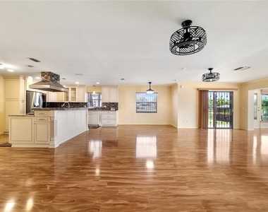 5330 Kings Court - Photo Thumbnail 9