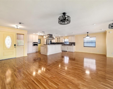 5330 Kings Court - Photo Thumbnail 8