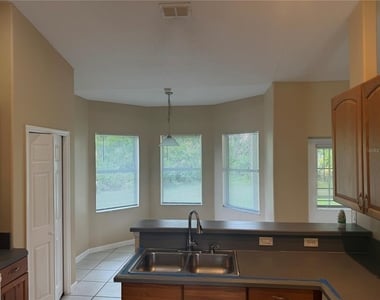 18 Poinbury Drive - Photo Thumbnail 7
