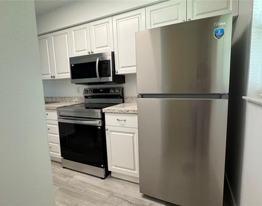 6428 Hamlet Drive - Photo Thumbnail 3