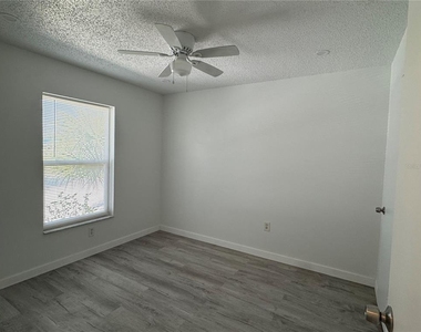 6428 Hamlet Drive - Photo Thumbnail 7