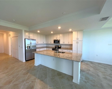14041 Heritage Landing Boulevard - Photo Thumbnail 2