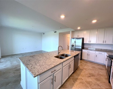 14041 Heritage Landing Boulevard - Photo Thumbnail 7