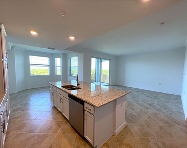 14041 Heritage Landing Boulevard - Photo Thumbnail 8