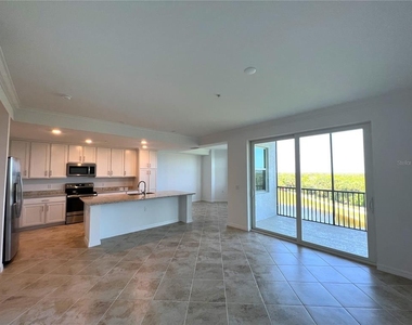 14041 Heritage Landing Boulevard - Photo Thumbnail 10