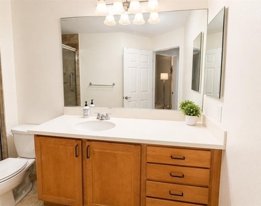 6552 Moorings Point Circle - Photo Thumbnail 31