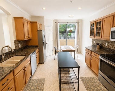 6552 Moorings Point Circle - Photo Thumbnail 9