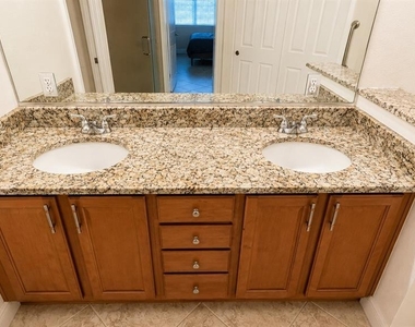 6552 Moorings Point Circle - Photo Thumbnail 18