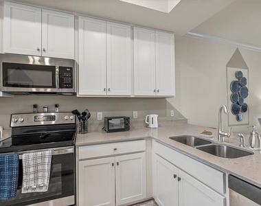 17810 Gawthrop Drive - Photo Thumbnail 7