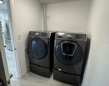 812 Bayview Drive - Photo Thumbnail 18