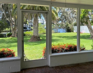 812 Bayview Drive - Photo Thumbnail 3