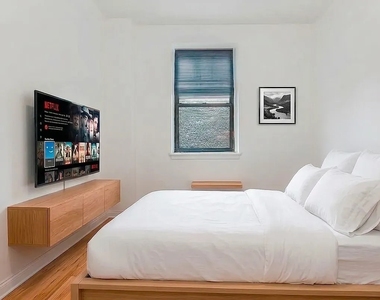 1425 York Avenue - Photo Thumbnail 3