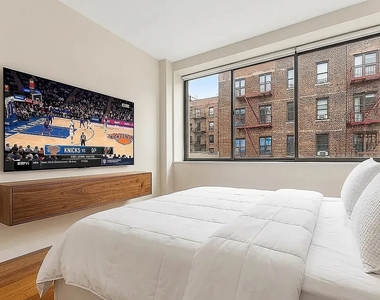 1425 York Avenue - Photo Thumbnail 2
