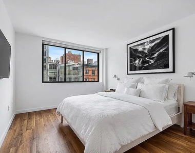 1425 York Avenue - Photo Thumbnail 4