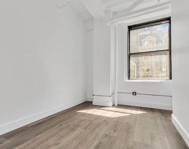 255 West 36th Street - Photo Thumbnail 4
