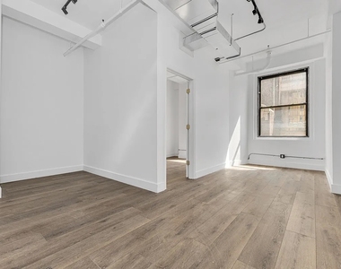 255 West 36th Street - Photo Thumbnail 2