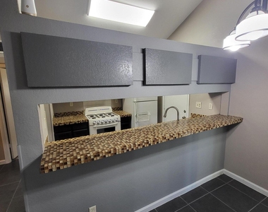 1802 Frank Sinatra Place - Photo Thumbnail 9