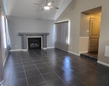 1802 Frank Sinatra Place - Photo Thumbnail 22