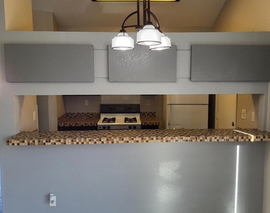 1802 Frank Sinatra Place - Photo Thumbnail 10