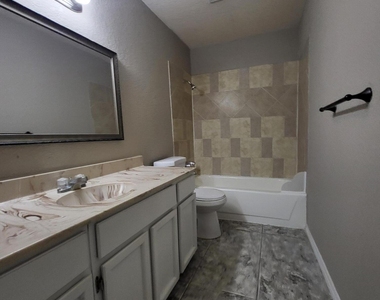 1802 Frank Sinatra Place - Photo Thumbnail 18