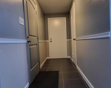 1802 Frank Sinatra Place - Photo Thumbnail 21