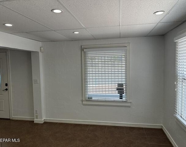 4222 Pershing Drive - Photo Thumbnail 5