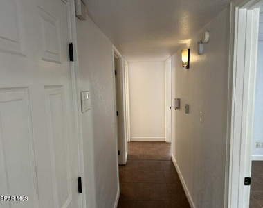 4222 Pershing Drive - Photo Thumbnail 9