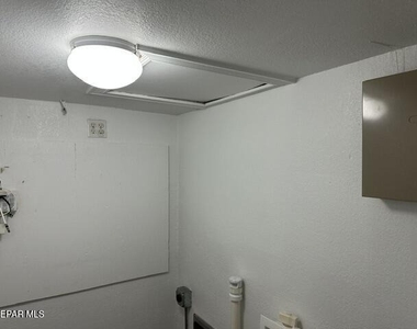 4222 Pershing Drive - Photo Thumbnail 11