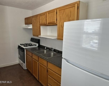 4222 Pershing Drive - Photo Thumbnail 7