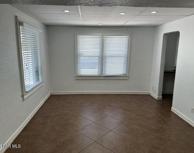 4222 Pershing Drive - Photo Thumbnail 4