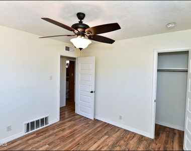 10324 Newport Drive - Photo Thumbnail 24