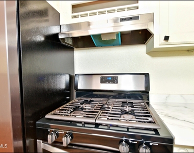10324 Newport Drive - Photo Thumbnail 15