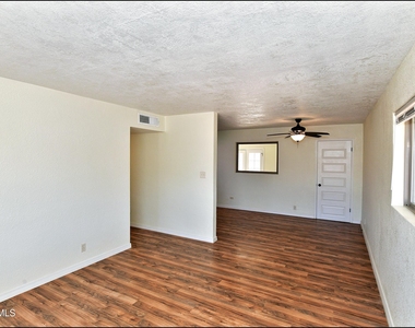 10324 Newport Drive - Photo Thumbnail 5