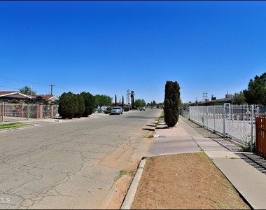 10324 Newport Drive - Photo Thumbnail 35