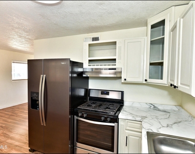 10324 Newport Drive - Photo Thumbnail 14