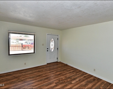 10324 Newport Drive - Photo Thumbnail 6