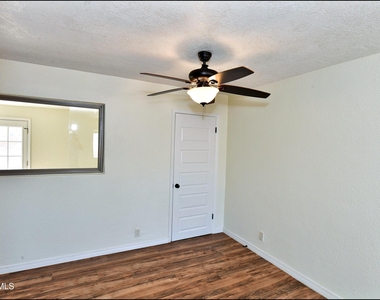 10324 Newport Drive - Photo Thumbnail 8
