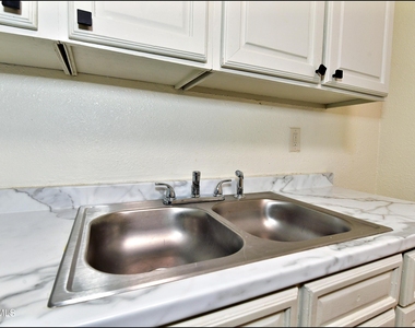 10324 Newport Drive - Photo Thumbnail 16
