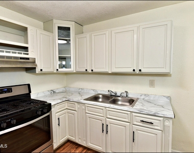 10324 Newport Drive - Photo Thumbnail 13