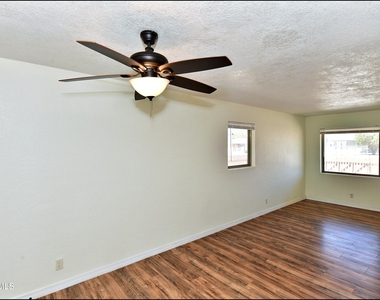 10324 Newport Drive - Photo Thumbnail 11