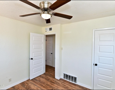 10324 Newport Drive - Photo Thumbnail 27
