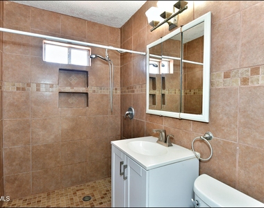 10324 Newport Drive - Photo Thumbnail 21