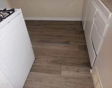 701 W Yandell Drive - Photo Thumbnail 14